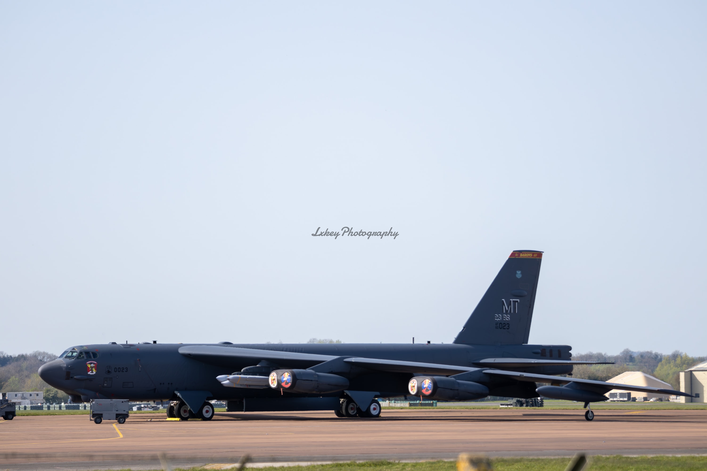 B-52H Stratofortress side profile showing its full wingspan
